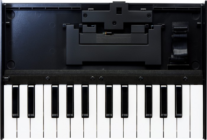 Roland-K-25M-700x473