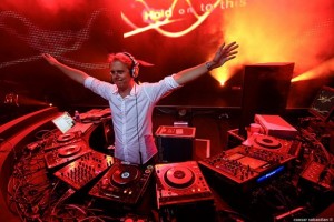 top-100-dj-list-armin-van-buuren-546x364